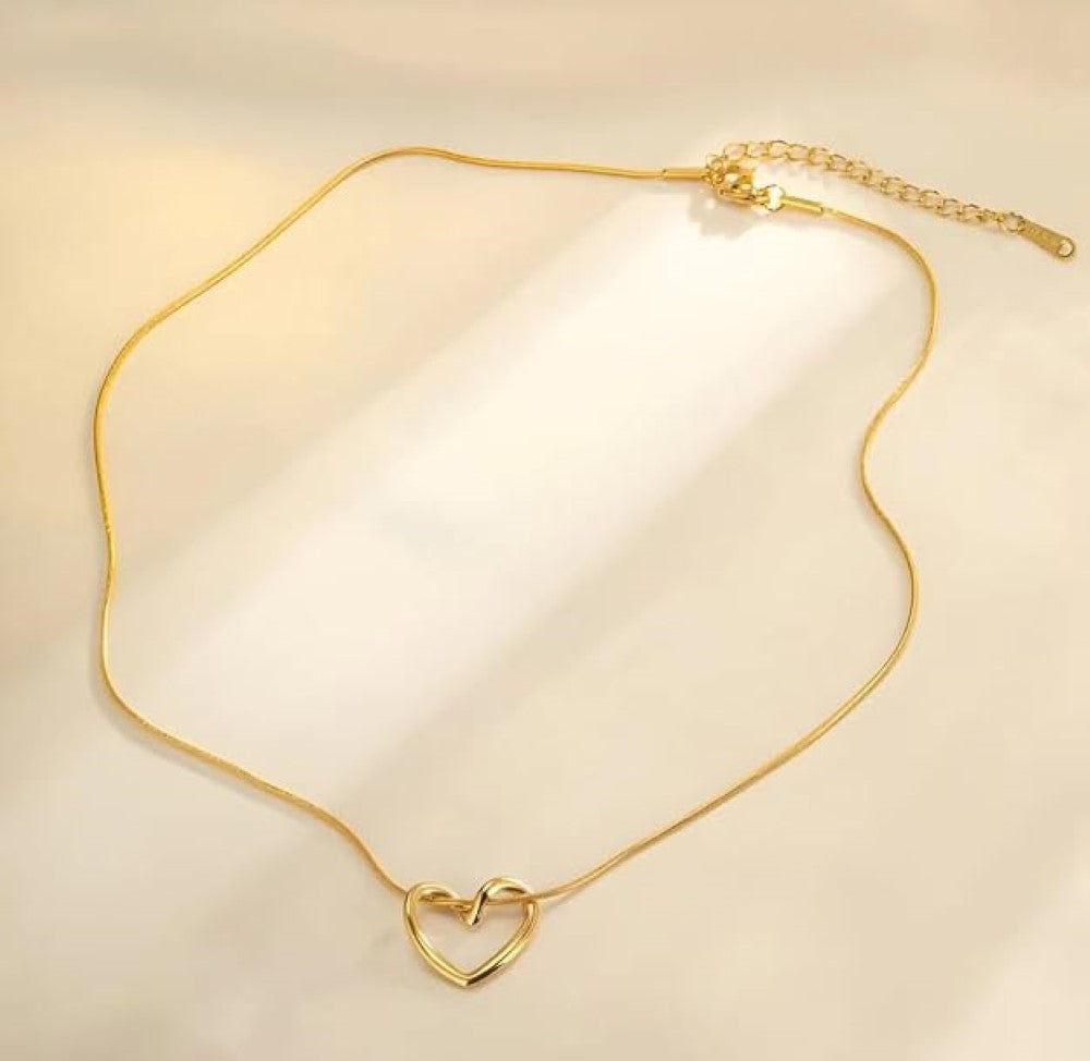 Minimal Heart Pendant Necklace
