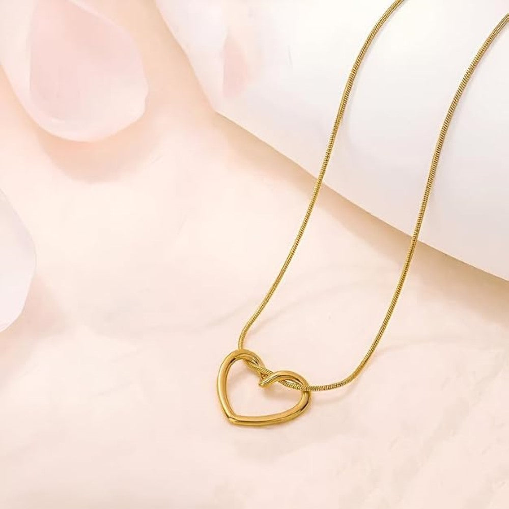 Minimal Heart Pendant Necklace